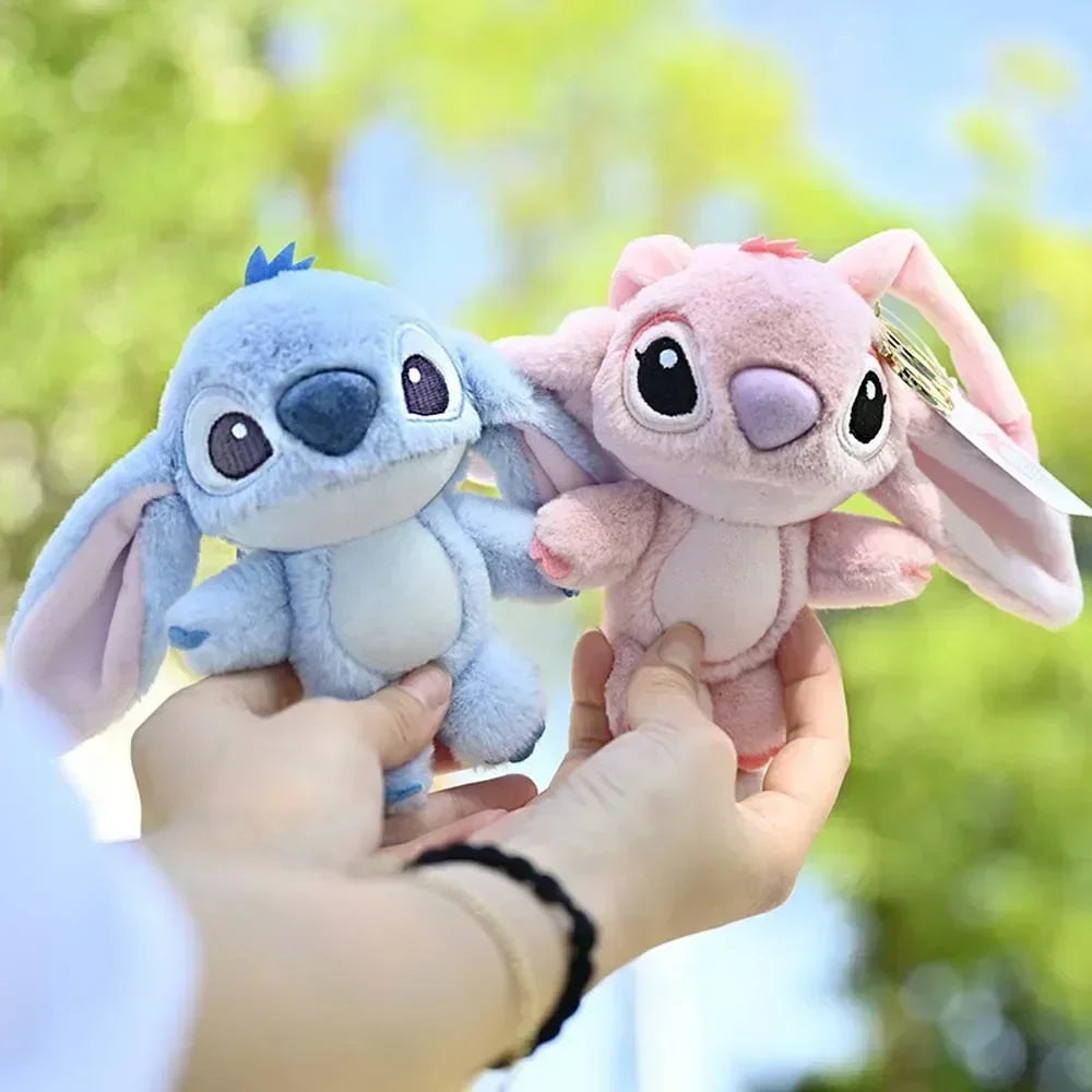 Cartoon Stitch Plüsch-Schlüsselanhänger, weiches Spielzeug, niedlicher Stofftier-Anhänger, Geschenk für Mädchen, Engel, Puppe, Taschenanhänger, Kindergeburtstagsgeschenk