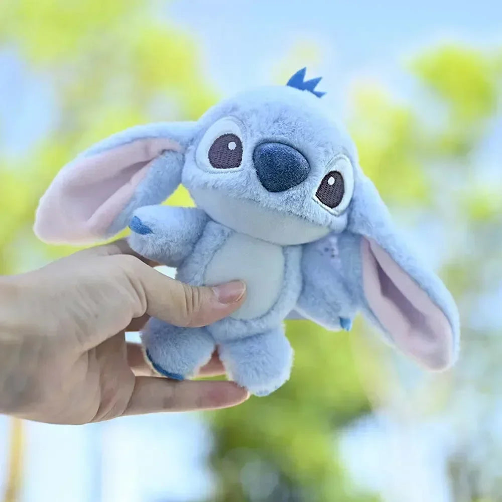 Cartoon Stitch Plüsch-Schlüsselanhänger, weiches Spielzeug, niedlicher Stofftier-Anhänger, Geschenk für Mädchen, Engel, Puppe, Taschenanhänger, Kindergeburtstagsgeschenk